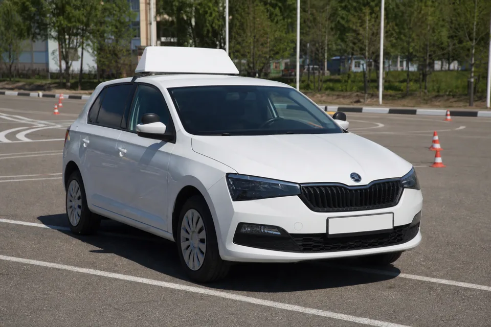 Учебный автомобиль автошколы ВОА